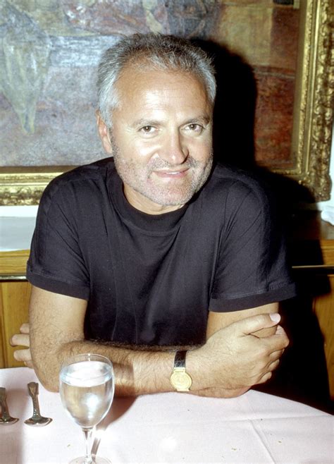 gianni versace la biografia|when did gianni versace found.